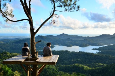 sewa mobil wisata kalibiru kulonprogo jogja